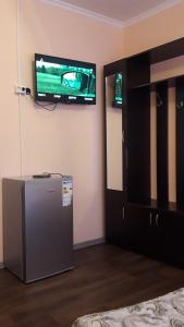 TV a/nebo společenská místnost v ubytování Эдем ИссыкКуль