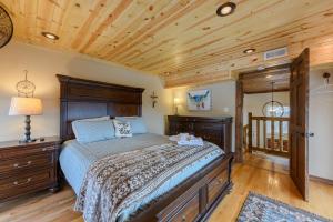 a bedroom with a bed and a wooden ceiling at Bear The View in Seven Devils