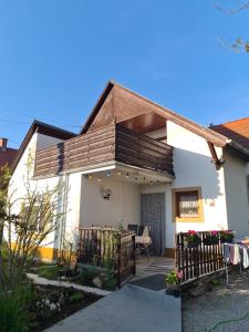 Fotografie z fotogalerie ubytování Ferienhaus Janine ruhig gelegen mit grossem Garten und WIFI v destinaci Balatonberény