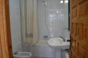 Ett badrum på Nuevo Hotel Capitolio