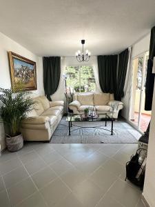 Ruang duduk di Art-Apart Caronte in Riviera del Sol, Mijas Costa