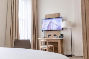 a room with a table and a flat screen tv at School Lane Hotel in Liverpool ONE in Liverpool