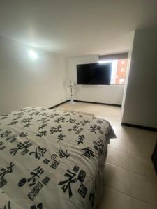 מיטה או מיטות בחדר ב-APARTAMENTO CIUDAD DEL RIO