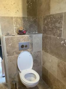 Kúpeľňa v ubytovaní Gites de Lyse avec Jacuzzi + 10 fotografií