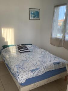 Postel nebo postele na pokoji v ubytování Gites de Lyse avec Jacuzzi