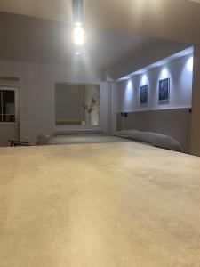 Posteľ alebo postele v izbe v ubytovaní Apartments Nikval
