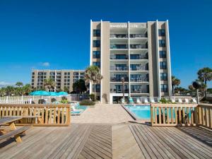 a resort with a pool and a building at Emerald Isle fort Walton Beach 209 in Fort Walton Beach