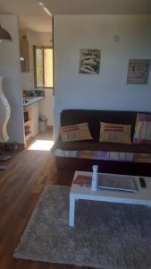 a living room with a couch and a table at Charmant studio in Grosseto-Prugna