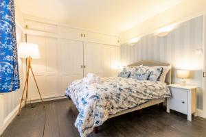 Llit o llits en una habitació de Norfolk Historic Townhouse