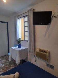 Телевизор и/или развлекательный центр в Suites Geriba +44 фотографии