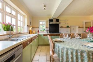 Kuchyň nebo kuchyňský kout v ubytování Host & Stay - Alderfen View