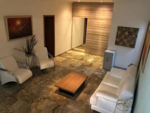 Uma área de estar em Casa Branca