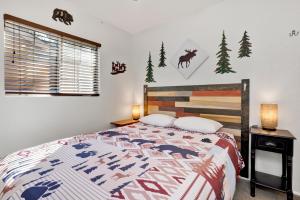 a bedroom with a bed with a quilt on it at Mountain Getaway by Big Bear Vacations Adorable Sugarloaf Retreat in Sugarloaf
