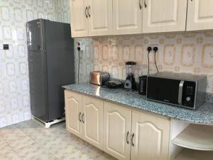 Kuchyň nebo kuchyňský kout v ubytování Maliaways Comfy Airbnb-Jkia