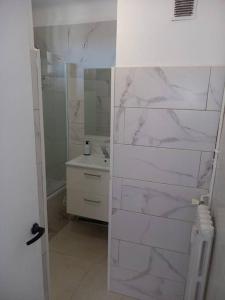 Vonios kambarys apgyvendinimo įstaigoje Appartement 3pieces Le Cannet