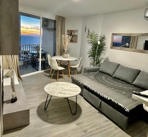 Zdjęcie z galerii obiektu OCEANFRONT APARTAMENT w Aronie