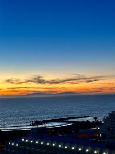Zdjęcie z galerii obiektu OCEANFRONT APARTAMENT w Aronie