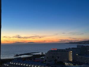 Zdjęcie z galerii obiektu OCEANFRONT APARTAMENT w Aronie