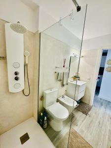 Zdjęcie z galerii obiektu OCEANFRONT APARTAMENT w Aronie