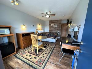 a hotel room with a bed and a table and chairs at Myrtle Lane Inn in Coquille