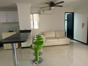 a living room with a couch and a table at Apartamento a 2 cuadras de la playa Rodadero in Rodadero +2 photos