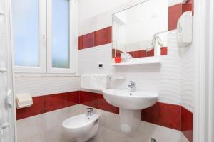 A bathroom at Albergo Eva