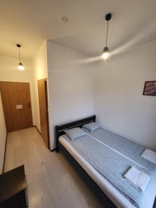 Llit o llits en una habitació de Hotel Sarai