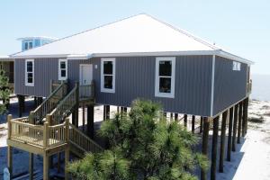 The building in which the holiday home is located