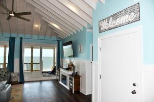 A television and/or entertainment centre at Lighthouse View
