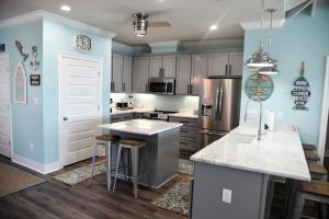 A kitchen or kitchenette at Lighthouse View