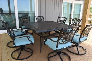 A balcony or terrace at Lighthouse View