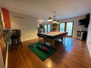 a living room with a pool table on the floor at Family-sized Contemporary in Spacious Neighbourhood in Annapolis