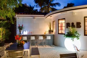 an outdoor patio with a table and chairs at Bars B&B South Beach Hotel in Miami Beach