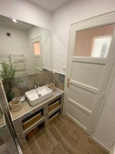 Kúpeľňa v ubytovaní Beau T3 proche base navale et écoles supérieures