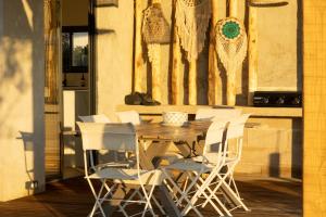 Fotografia z galérie ubytovania Villa Nivalaggia avec piscine à 15-20min de Porto-Vecchio et de Bonifacio, sunsets sur les champs v destinácii Figari