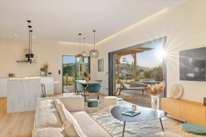Posedenie v ubytovaní Villa Nivalaggia avec piscine à 15-20min de Porto-Vecchio et de Bonifacio, sunsets sur les champs