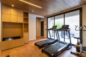 Zimmer mit Fitnessraum und Laufband in der Unterkunft Apartamentos completos com academia ao lado da Av Paulista - Next Paulista in São Paulo