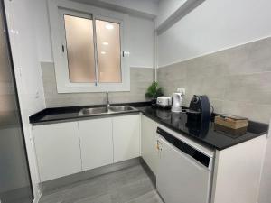 Kuchyň nebo kuchyňský kout v ubytování Family-Friendly Home in Central Barcelona 4BDR
