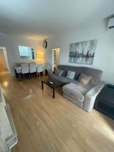 Posezení v ubytování Family-Friendly Home in Central Barcelona 4BDR