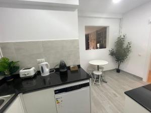 Kuchyň nebo kuchyňský kout v ubytování Family-Friendly Home in Central Barcelona 4BDR
