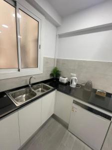 Kuchyň nebo kuchyňský kout v ubytování Family-Friendly Home in Central Barcelona 4BDR