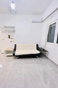 sky inn with great location wonderful Acropolis view in Neos kosmos休息區