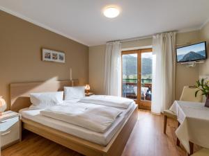 Postel nebo postele na pokoji v ubytování Pension Englhof