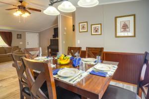 Χώρος καθιστικού στο Tennessee Vacation Rental about 2 Mi to Windrock Park! +16 φωτογραφίες