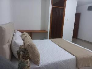 Giường trong phòng chung tại Apartamento amplio y cómodo al norte de valledupar