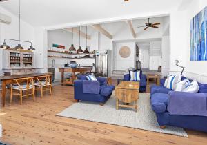 Posezení v ubytování Hamptons Escape