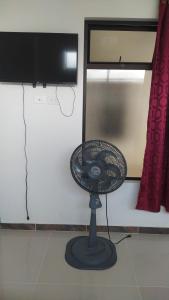 a fan sitting on the floor in a room at HOTEL CASCADA PLAZA in Santa Fe de Antioquia
