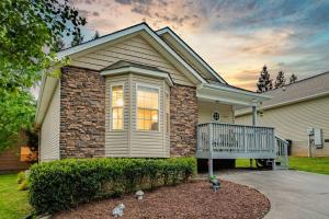 a house with a porch and a balcony at Great Smoky Mountain Get-Away in Pigeon Forge