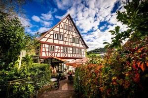 una casa antigua con en Casa La Fattoria Sole, en Unterflockenbach