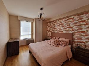 Posteľ alebo postele v izbe v ubytovaní Comfortable apartment, 50 m sandy beach